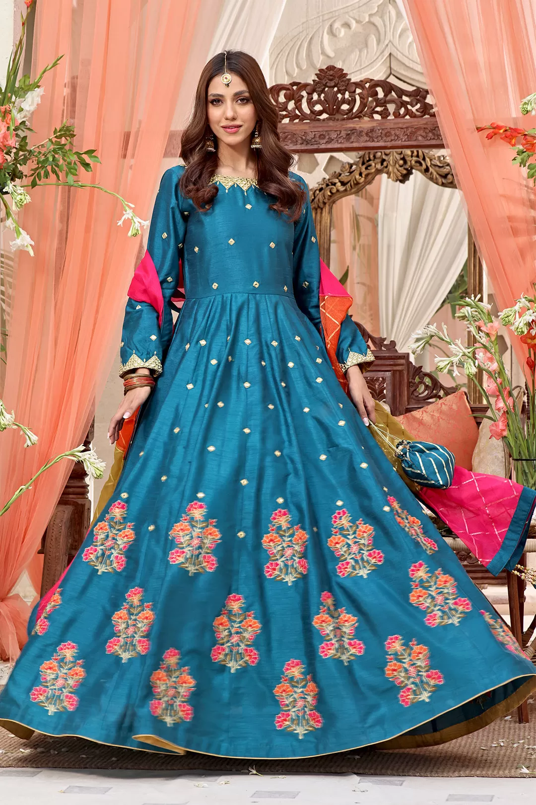 Aari Embroidered Long Maxi | SHENDI | M123155