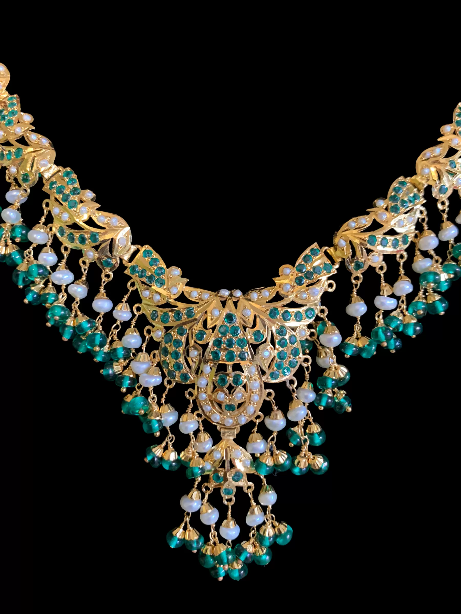 FARISA gold plated silver necklace set in emerald